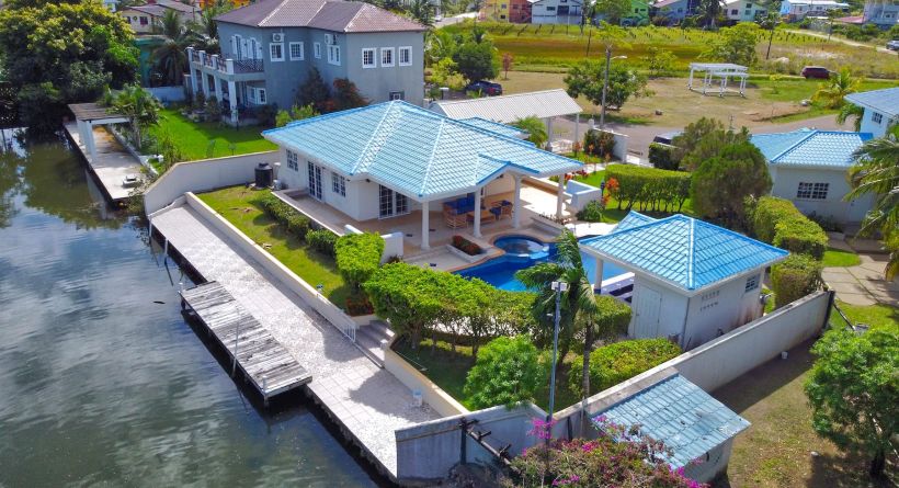 Waterfront Oasis: Modern Guesthouse &amp; Pool in Vista Del Mar, Ladyville, Belize