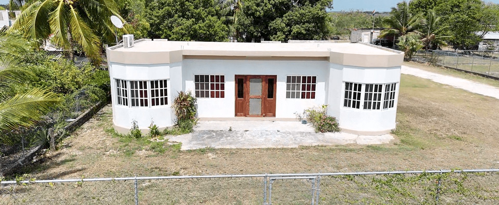 Highway front home – Cristo Rey, Corozal